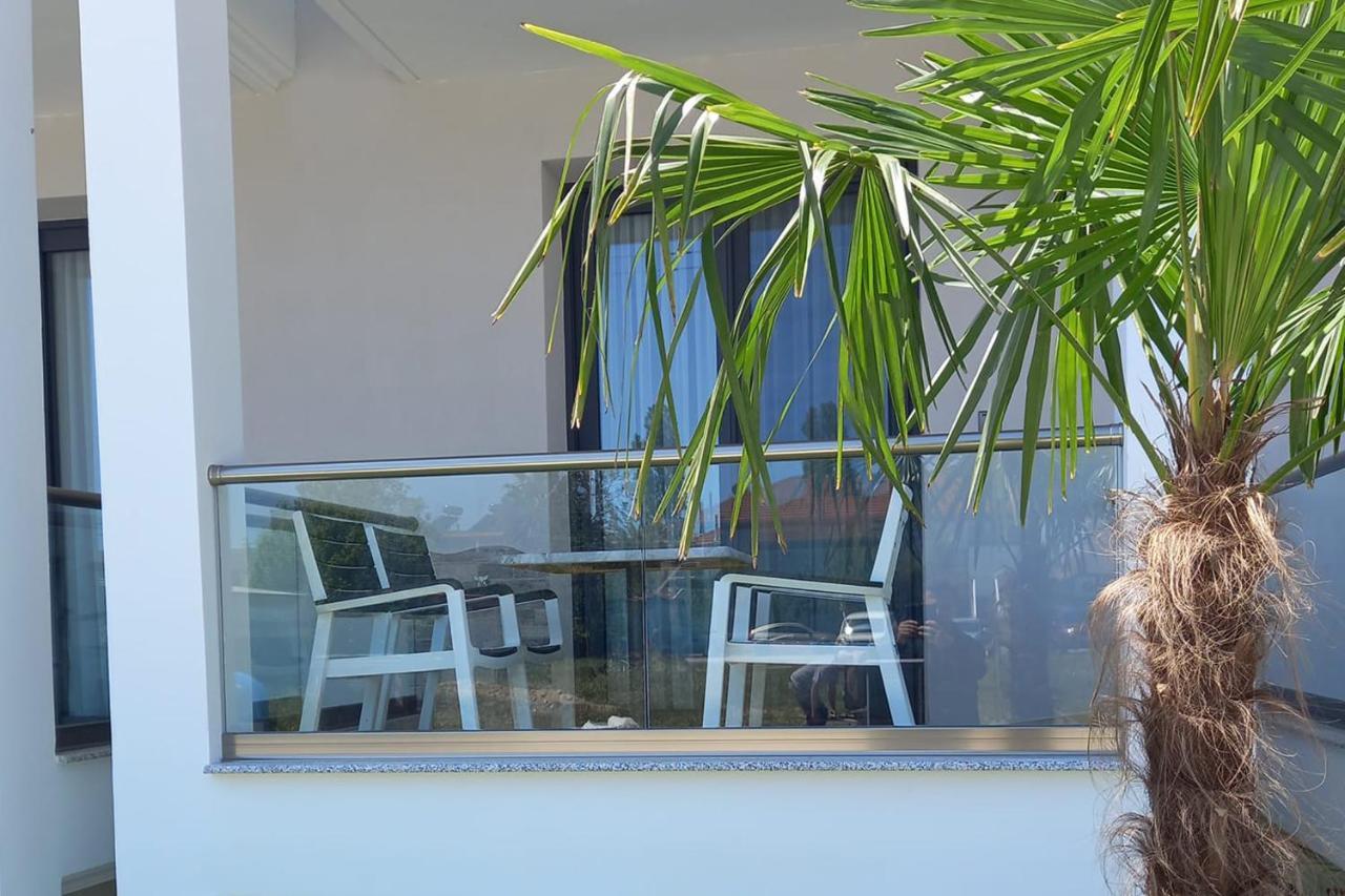 Armonia Luxury Suites Vrasná Buitenkant foto