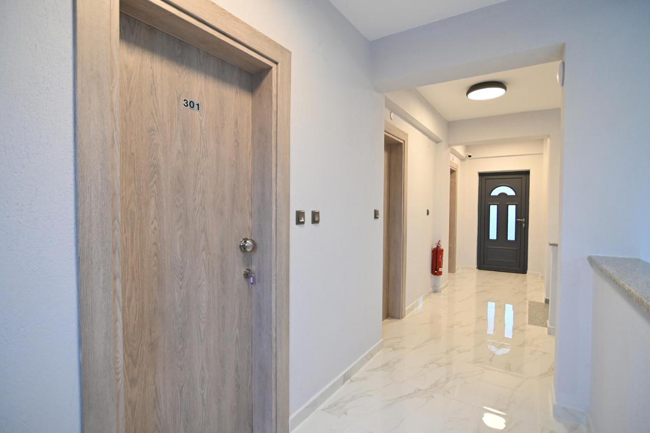 Armonia Luxury Suites Vrasná Buitenkant foto