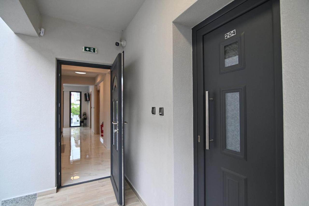 Armonia Luxury Suites Vrasná Buitenkant foto