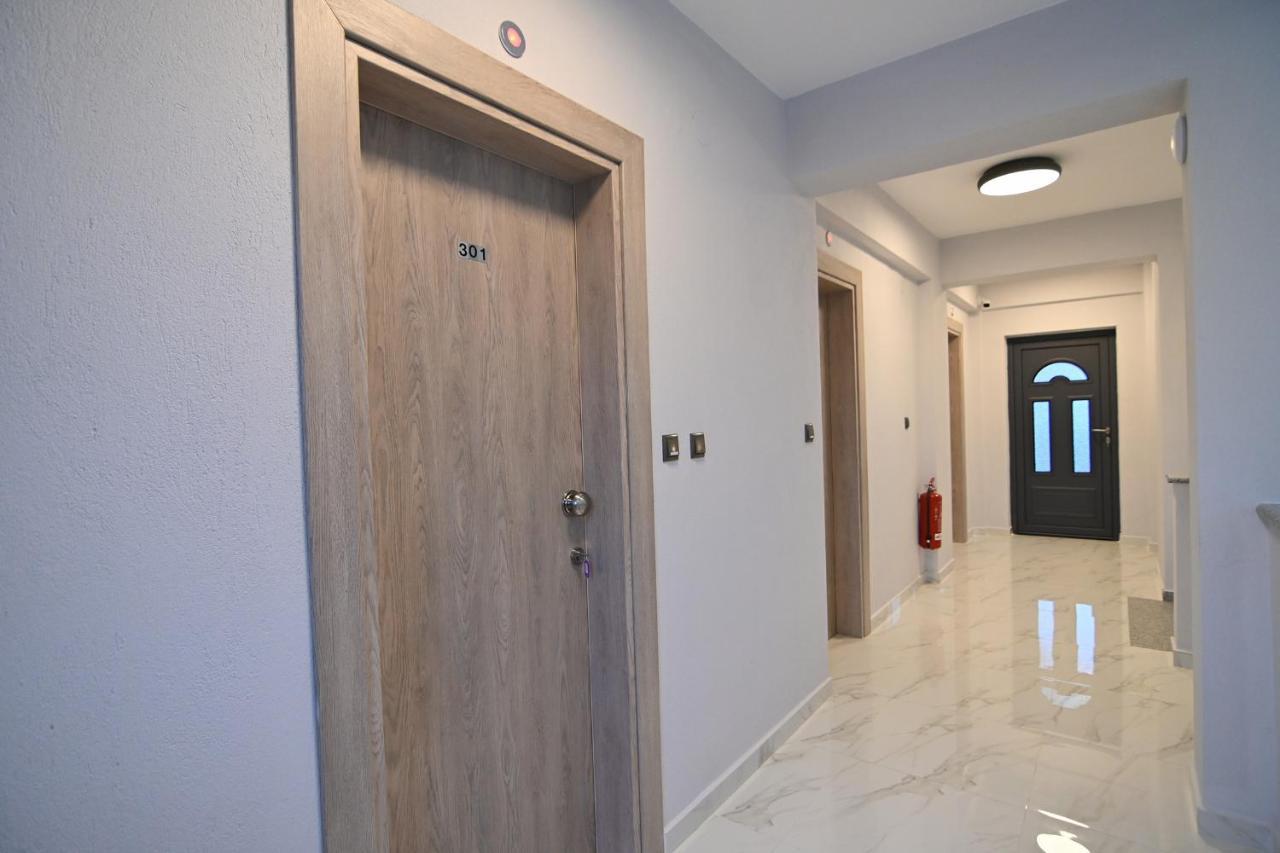 Armonia Luxury Suites Vrasná Buitenkant foto
