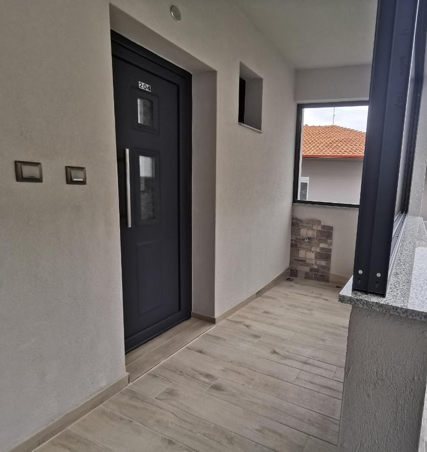 Armonia Luxury Suites Vrasná Buitenkant foto