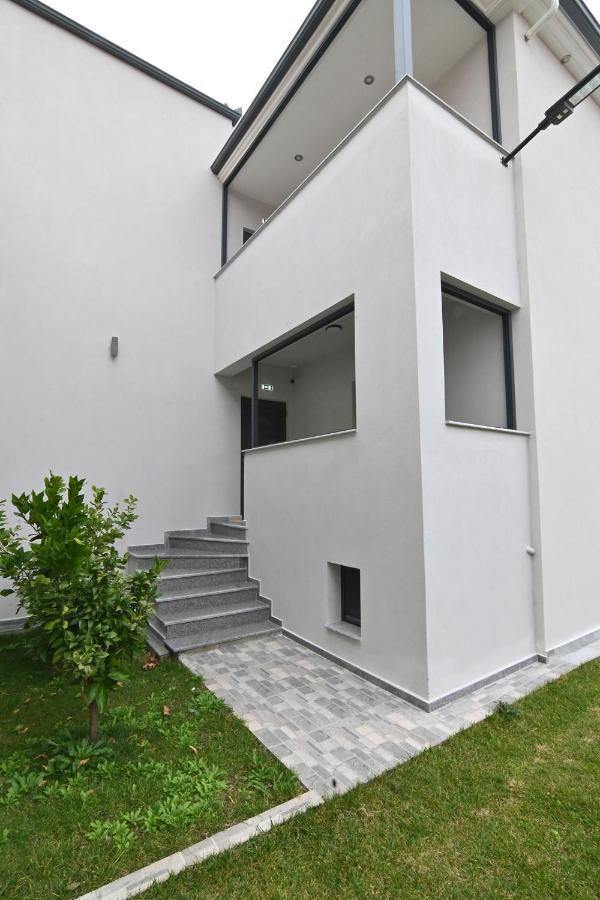 Armonia Luxury Suites Vrasná Buitenkant foto